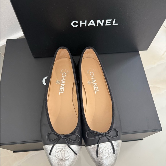 CHANEL Black and Silver Cap Toe Flats - Picture 2 of 4